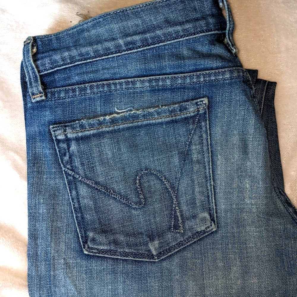 Citizens of Humanity comfy booty huggin bootcut jeans. Size 27, inseam 32